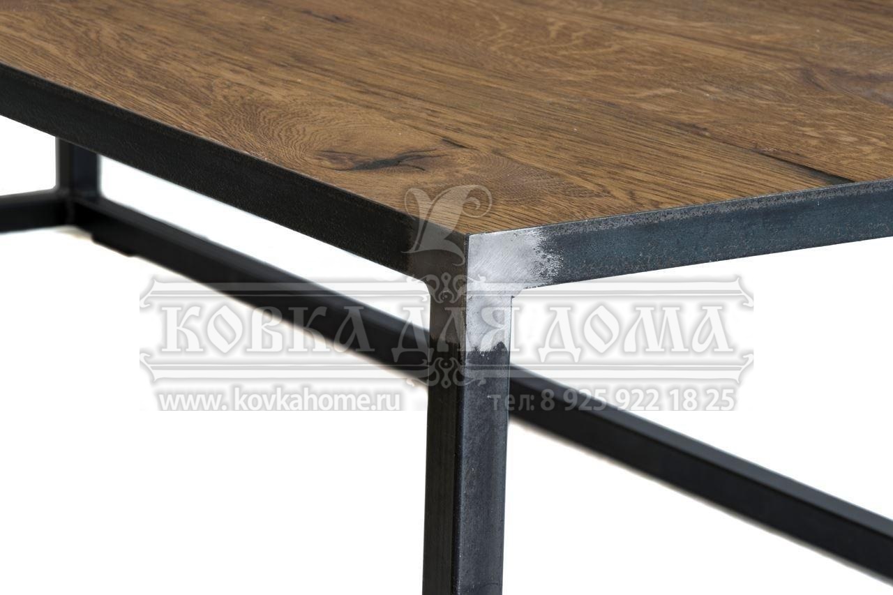 Кованый журнальный столик с деревянной столешницей